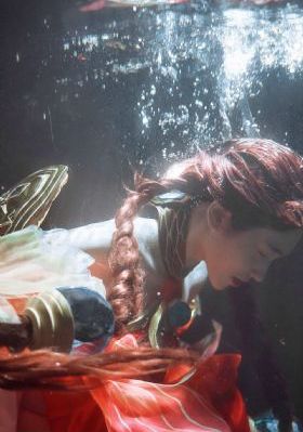 暴风雨憧憬淋湿的女老板